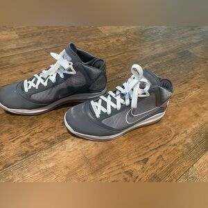 Lebron 7 cool grey - gently used - size 10.5